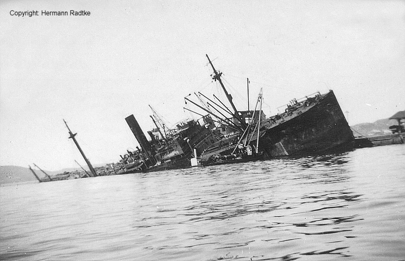 BÄRENFELS (2) mit dem Achterschiff gesunken.