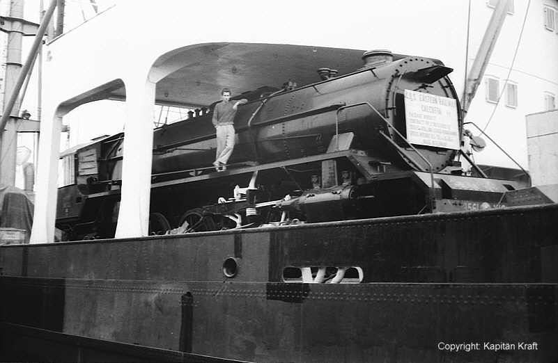GOLDENFELS (4) Lokomotive an Bord.