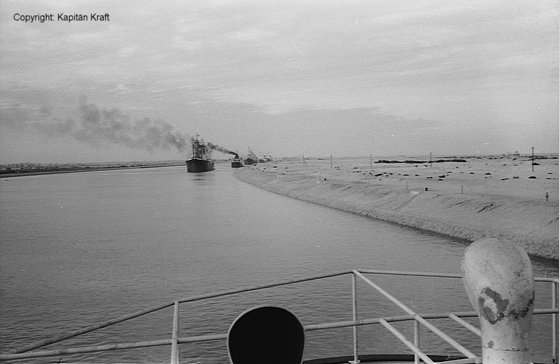 GOLDENFELS (4) im Suez-Kanal.