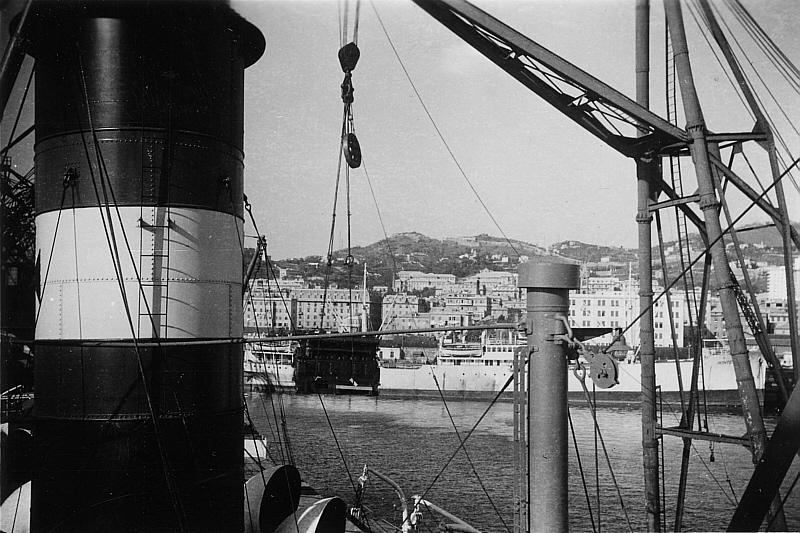 AXENFELS (4) in Genua kommt ein Hilfsdiesel an Bord