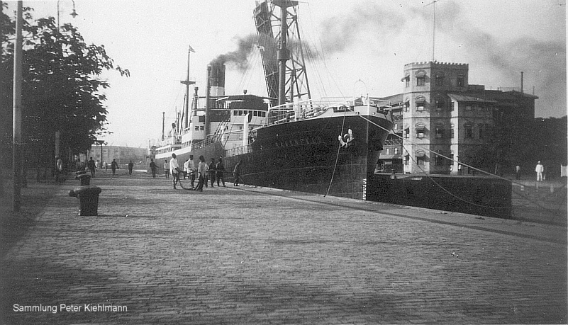 RAUENFELS (2) im Alexandria Dock.