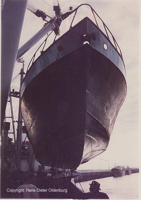 SCHWARZENFELS (4) ein Crewboot.