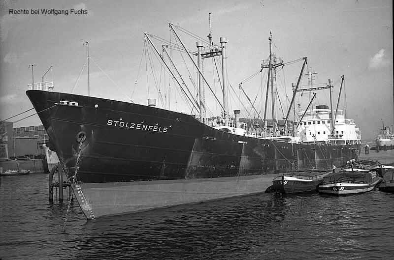 STOLZENFELS (5) im Roßhafen in Hamburg.