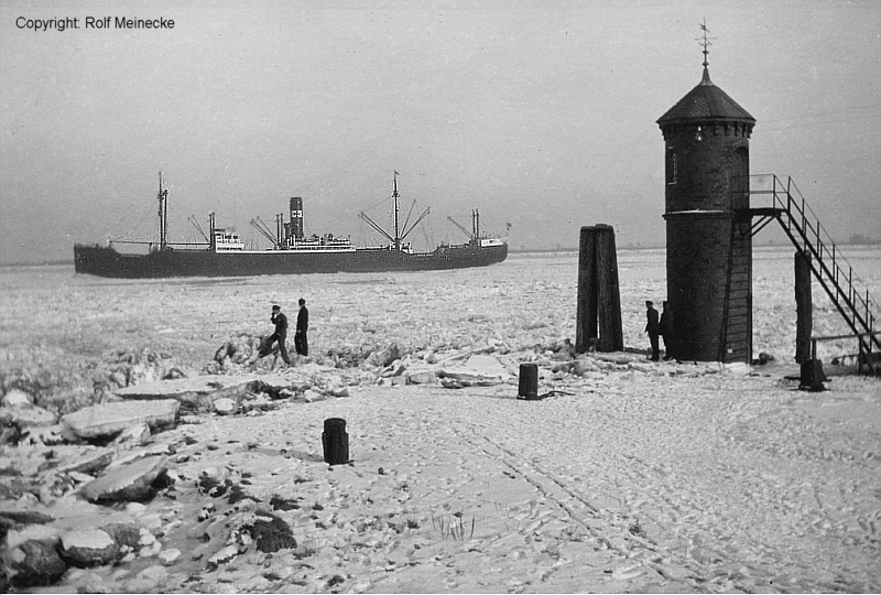 TREUENFELS (2) im Eis auf der Elbe