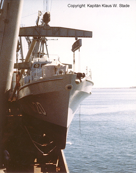 TREUENFELS (3) mit M 20 an Bord.