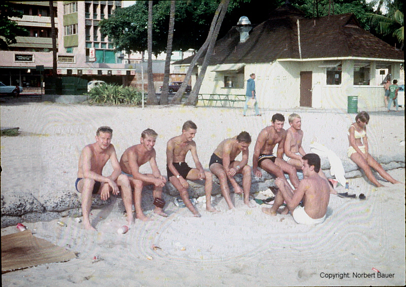 Besatzung auf Hawai am Strand von Waikiki